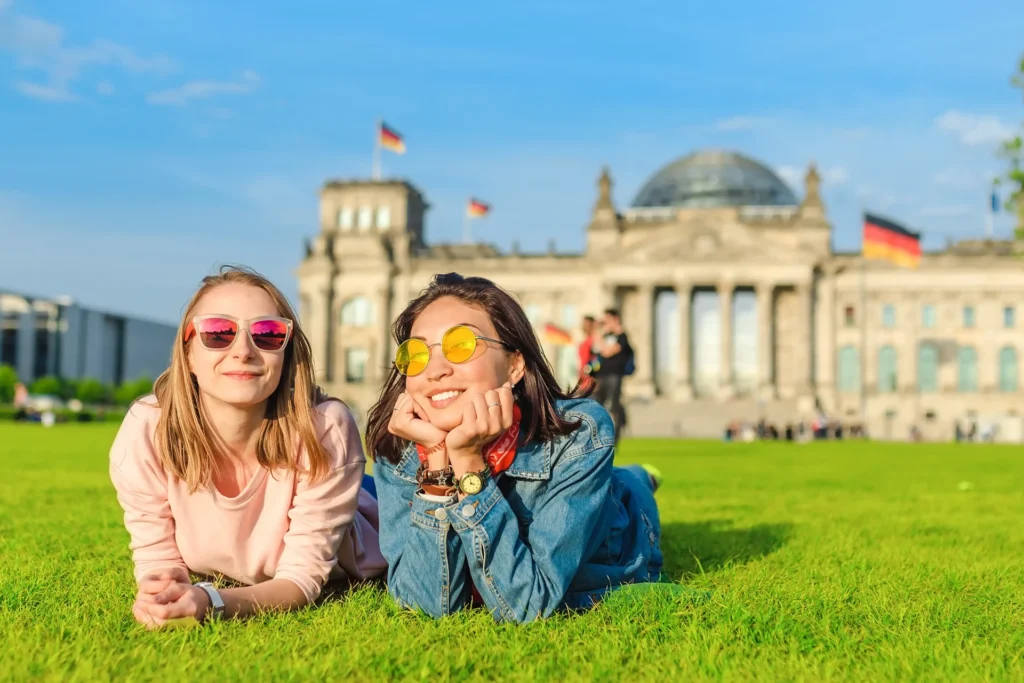 Gobierno de Alemania amplía horario laboral para estudiantes